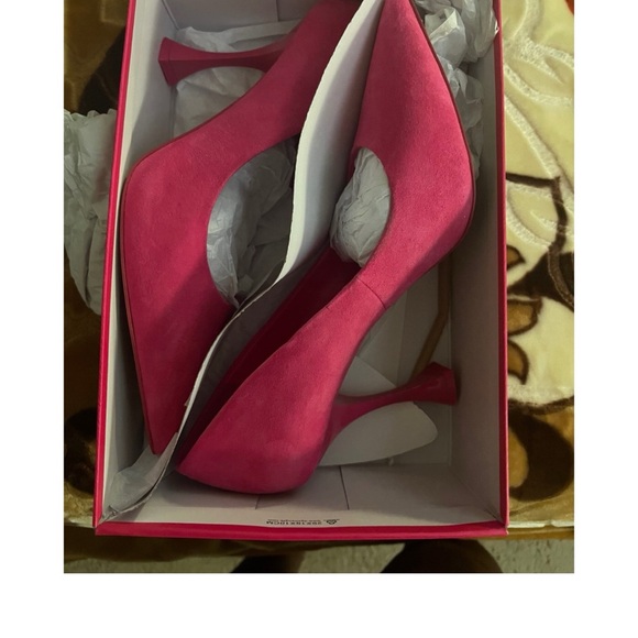 Brand New Vince Camuto Fuchsia Heels - Picture 2 of 5